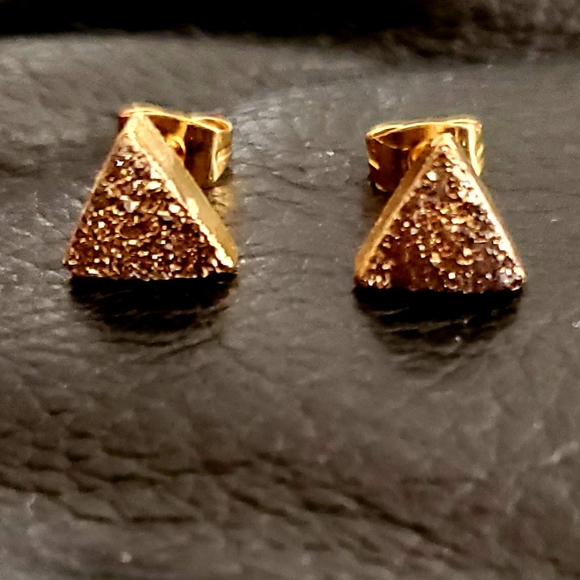 New 8mm Triangle Agate Druzy Geode Gold Stud Earrings - Picture 3 of 8